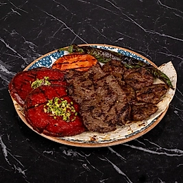 Efsane Biftek-Köfte-Sucuk Menü+Salata+Acuka Menü