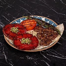 Efsane Köfte-Sucuk Menü+Salata+Acuka