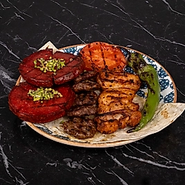 Efsane Tavuk-Köfte-Sucuk Menü+Salata+Acuka Menü